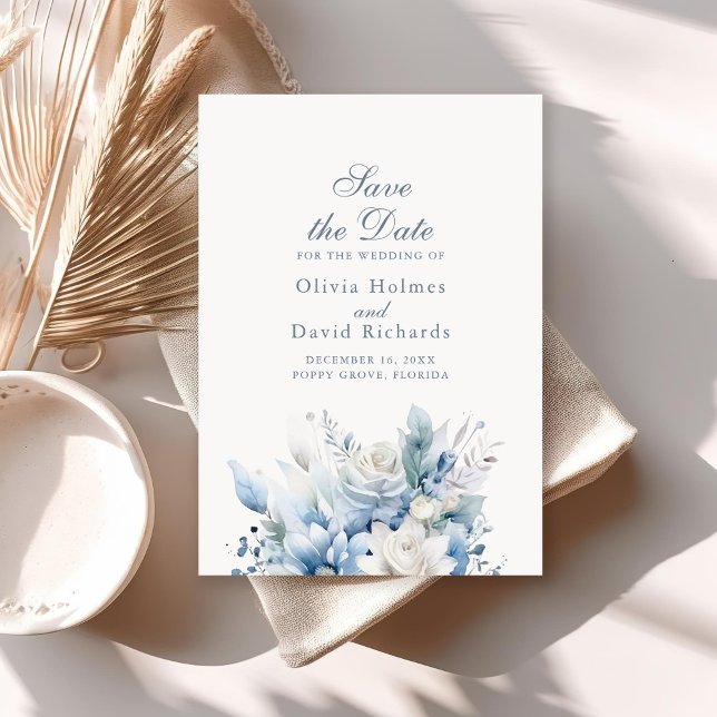 Carte de rappel de date de mariage à fleurs bleu p (Modern Dusty Blue Flowers Save the Date Card on a sunny neutral boho table.)