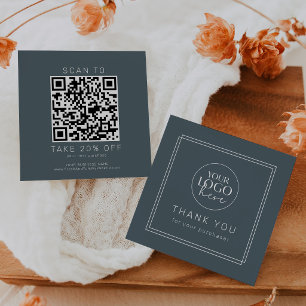 Carte De Réduction Code QR du logo bleu marine foncé AVERY Merci