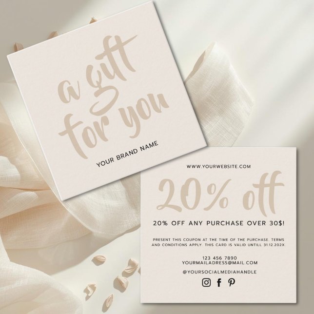 Carte de réduction de coupon de script beige neutr (Créateur téléchargé)