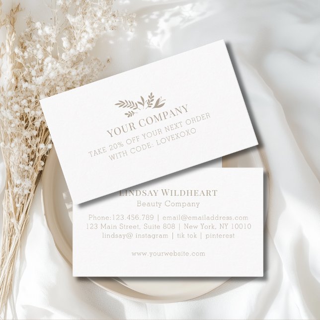 Carte de réduction de salon botanique floral minim (Custom Minimal Floral White Botanical Salon Discount Card)