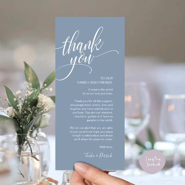 Carte de réglage du Merci du dîner de répétition (Rehearsal Dinner Thank you Modern Classy Place Setting Card Dusty Blue)