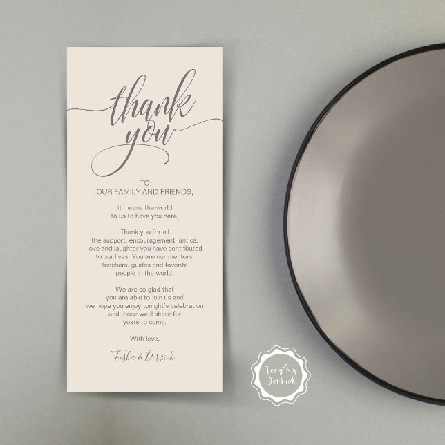 Carte de réglage du Merci du dîner de répétition (Rehearsal Dinner Wedding Brunch Celebration, Place Setting Thank You Card, in Cream Grey)