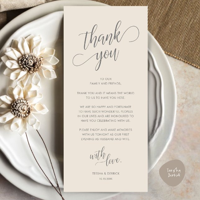 Carte de remerciement de table de dîner élégante m (Modern Classy Wedding Dinner Place Setting Thank You Card in Cream and Grey)