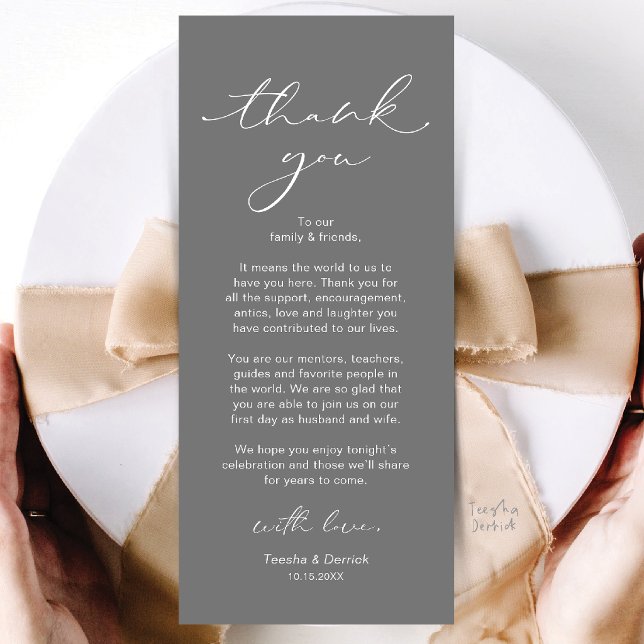 Carte de remerciement de table pour un dîner de ma (Modern Wedding Dinner Place Setting Thank You Card in Dark Grey)
