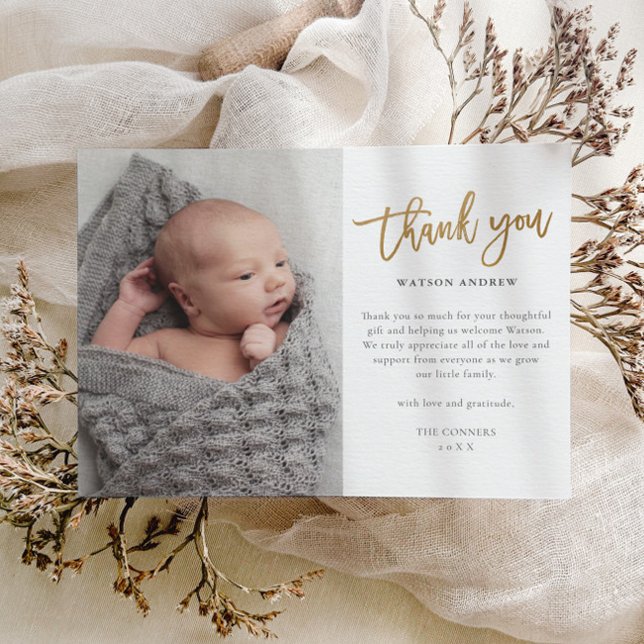 Carte de remerciement photo bébé script budgétaire (Elegant Gold Thank You Script Baby Photo Thank You Card.)