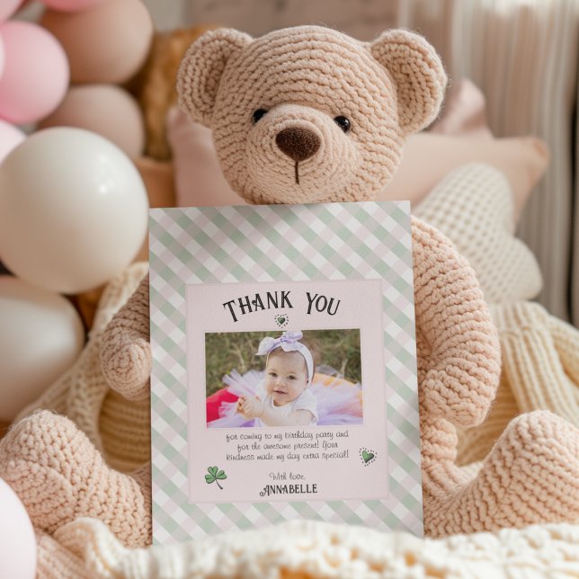 Carte De Remerciements Anniversaire de enfant irlandais rose et vert (Girly Pink baby St. Patty's Thank You card. Cute pink, green & white gingham. Custom Photo & Text.)