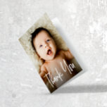 Carte De Remerciements Baby shower photo personnalisé de gestion moderne<br><div class="desc">Express votre gratitude avec élégance et style à l'aide de la main moderne Baby shower photo personnalisé Carte de remerciements plié. Cette belle carte personnalisable est la meilleure façon de remercier vos invités pour célébrer l'arrivée prochaine de votre petit. La carte de remerciements pliée est un design moderne en lettrage...</div>