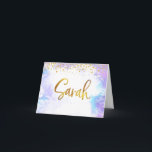 Carte De Remerciements Bat mitzvah Gold Script Purple Aquarelle Sarah<br><div class="desc">Assurez-vous que votre Bat mitzvah préféré exprime sa reconnaissance à tous ceux qui ont soutenu son événement marquant! Envoyez ce remerciement étonnant, moderne, personnalisé note de remerciement. Un arrière - plan d'aquarelle violet clair est superposé par un script manuscrit et de minuscules points de parties scintillant. Ajoutez une note personnalisée...</div>