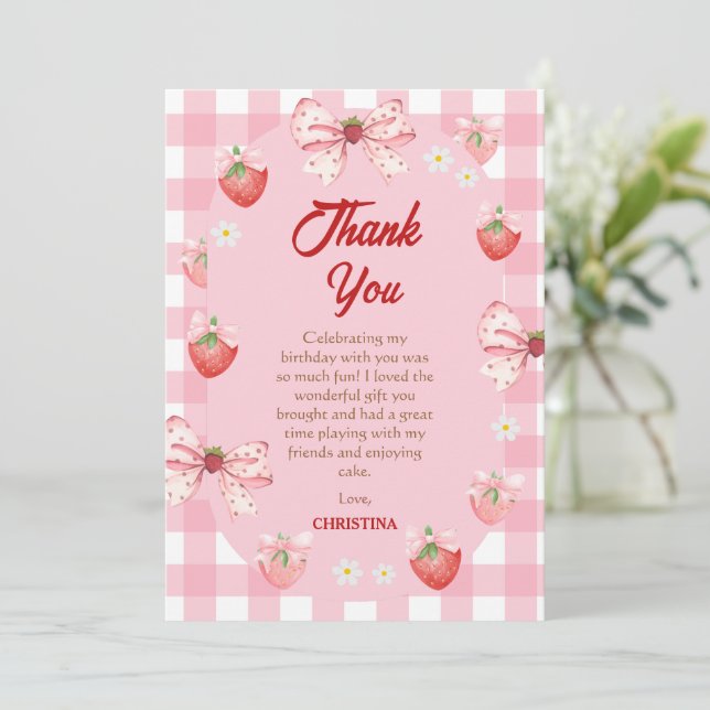 Carte De Remerciements Berry first birthday pink strawberry gingham sweet (Debout devant)