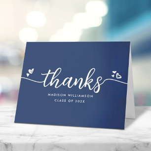 Carte De Remerciements Bleu Graduation Chic Moderne Élégant Script Coeurs