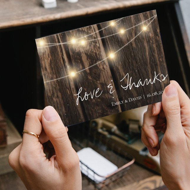 Carte De Remerciements Bois rustique avec Mariage à cordon (Rustic Wood With String Lights Wedding Thank You Card)