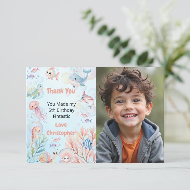 Carte De Remerciements Bubbles & Fins Children's Birthday  (Debout devant)