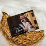 Carte De Remerciements calligraphie blanche lettrage photo mariage<br><div class="desc">Une carte de mariage double face pour vous remercier avec une merveilleuse image des nouveaux mariés et du texte calligraphique. Ajoutez un message de remerciement personnel et votre propre photo de mariage.</div>