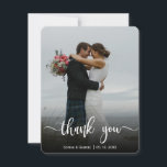 Carte De Remerciements Calligraphie moderne Mariage photo complète<br><div class="desc">Carte de remerciements photo Mariage Lettré à la main moderne. Mariage moderne élégant merci modèle de carte postale avec une photo verticale complète sur le devant avec le texte superposé "Merci" dans une police de caractères de script de typographie en blanc sur l'image. Personnalisez le nom personnalisé et le message...</div>