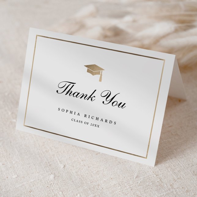 Carte De Remerciements Classique Script  Diplômé Noir et Or (Classic black and gold formal script graduation thank you card.)