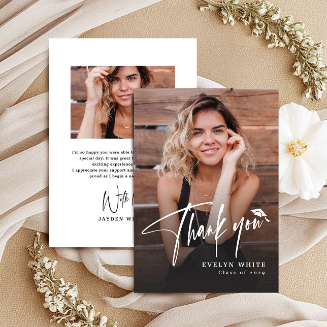 Carte De Remerciements Couronne de diplômé de script simple photo de grad (Modern Grad Cap Script Simple Photo Graduation Thank You Card)