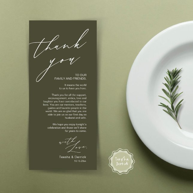 Carte de remerciements de réglage minimaliste du M (Wedding Place Setting Dinner Thank You Card, Modern Romantic Script, in Olive Green)