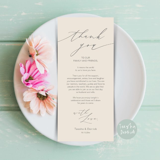 Carte de remerciements de réglage minimaliste du M (Minimalist Wedding Dinner Place Setting Thank You Card, plate decor in Dark Grey Cream)