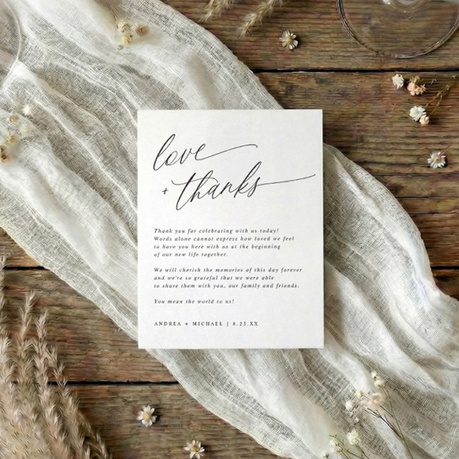 Carte de remerciements de table de mariage moderne (Modern simple black and white thank you card for wedding reception tables.)