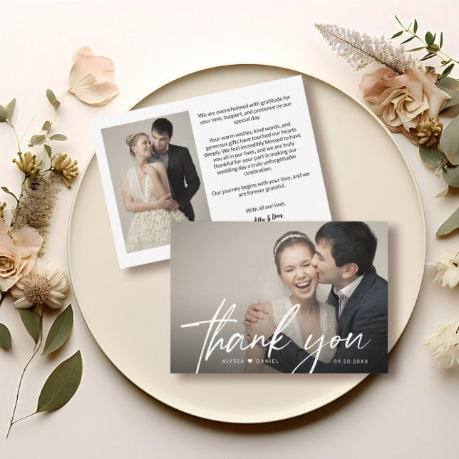 Carte De Remerciements Design chic moderne Mariage de coeur photo (Modern bride 2 photos thank you wedding cards.)