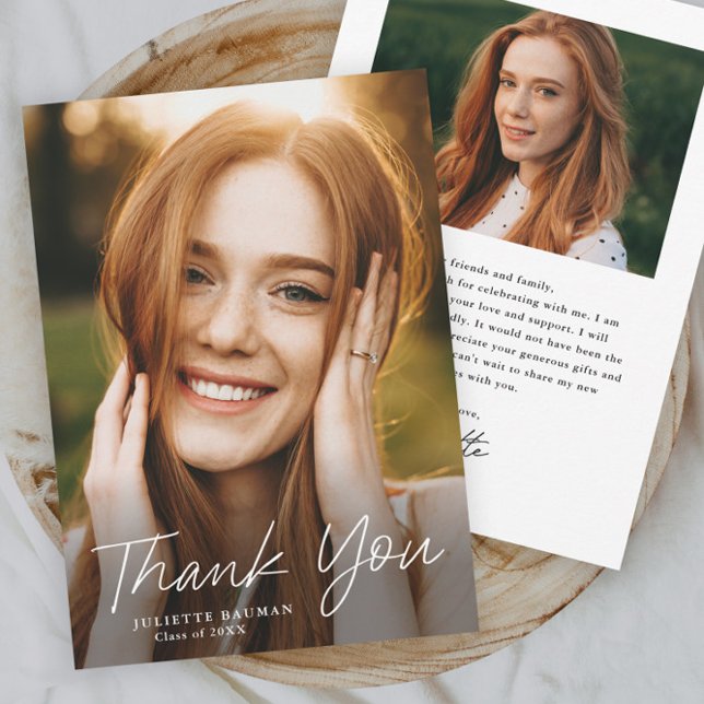 Carte De Remerciements Diplôme de Photo Simple Script Moderne (Simple modern script photo graduation thank you card.)