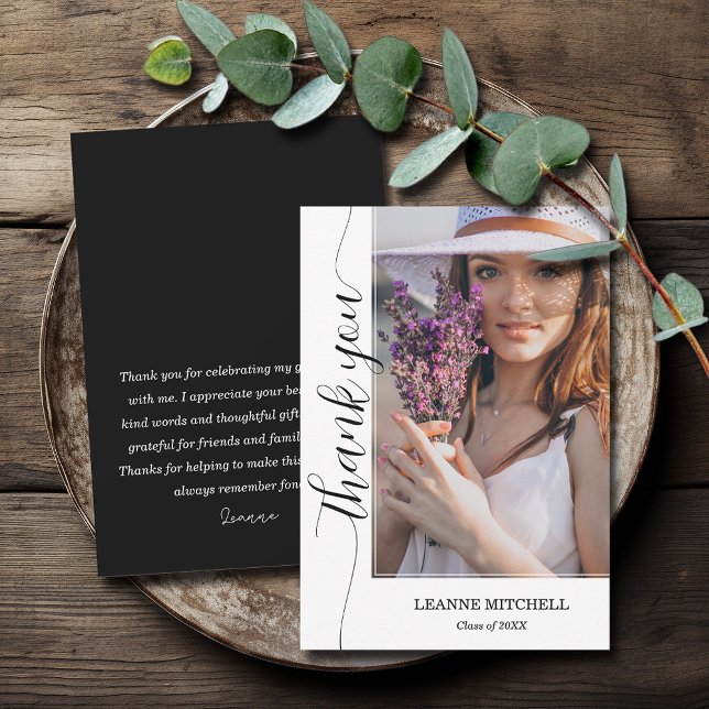 Carte De Remerciements Diplôme photo de script tendance (3.5" x 5" trendy script photo graduation flat thank you cards with your message on the back)