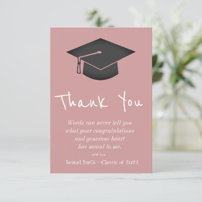 Carte De Remerciements Dusty Pink Handwriting Cap and Tassel Graduation   (Debout devant)