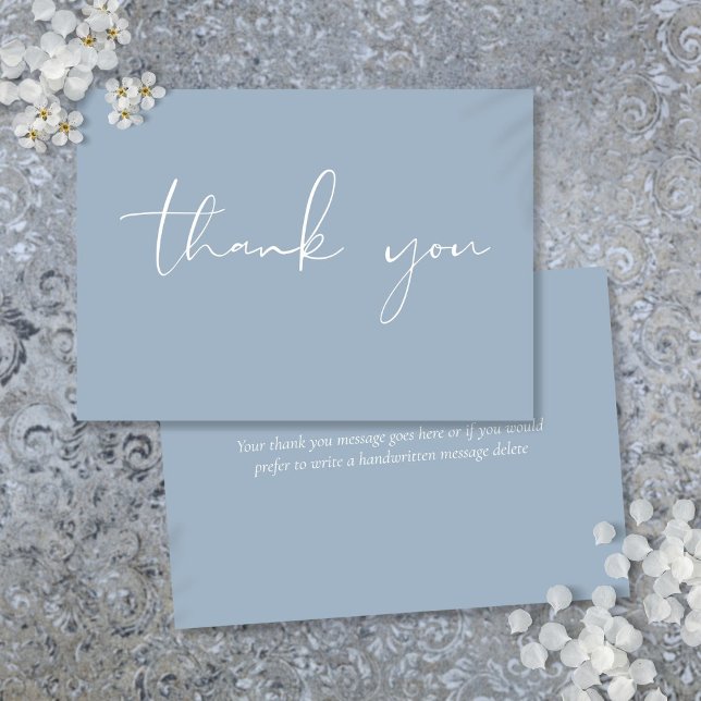 Carte De Remerciements Écriture Moderne Élégante Calligraphie Bleu Poussi (Elegant Modern Script Calligraphy Dusty Blue Thank You Card)