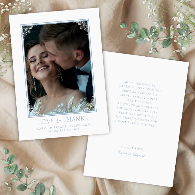 Carte De Remerciements Elégant bleu et blanc côtier chic Mariage (Elegant blue and white vintage love and thanks wedding thank you cards with photo and chic border)