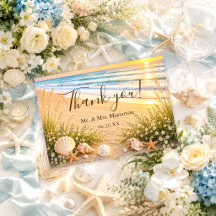 Élégant mariage de plage avec vagues de l'océan bl