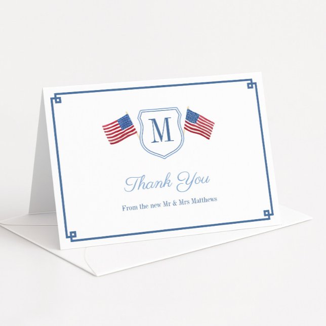 Carte De Remerciements Élégant Monogramme Rouge Blanc Et Bleu (Patriotic red white and blue thank you card design with a monogram crest featuring the American flag)
