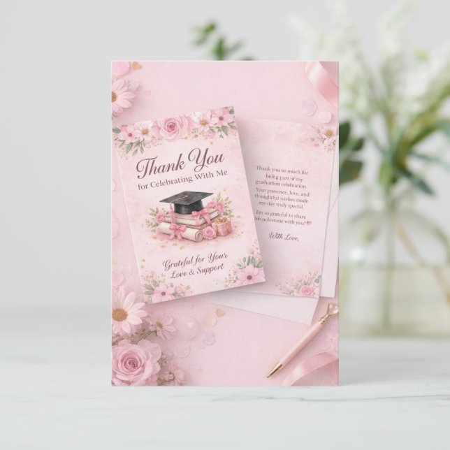 Carte De Remerciements Elegant Pink Floral Graduation Party thank you car (Debout devant)