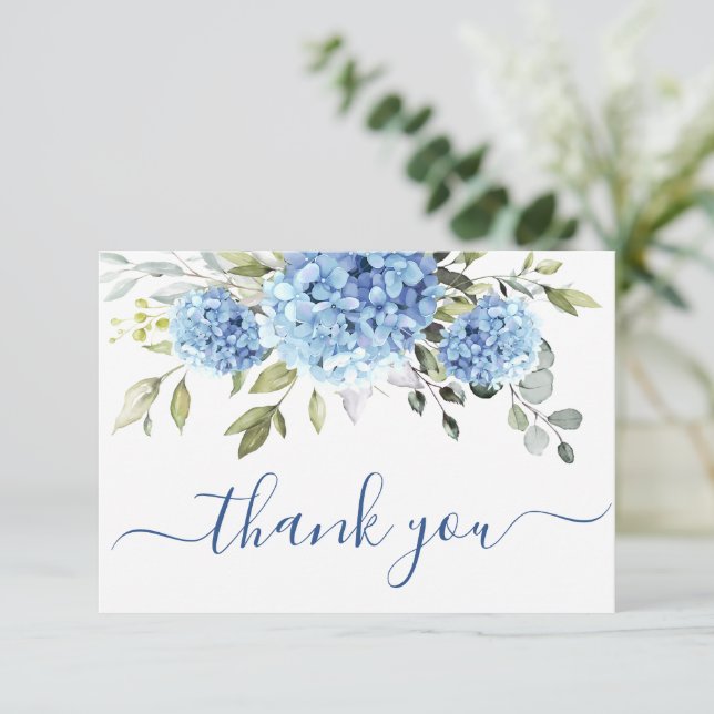 Carte De Remerciements Elégante Hydrangée Bleue Eucalyptus Fleurs Simple (Debout devant)