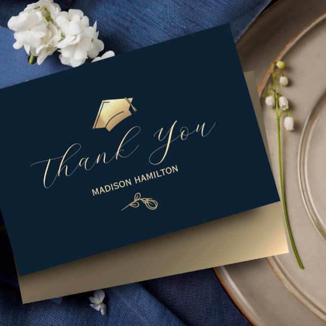 Carte De Remerciements Élégante Marine Bleu et Gold Graduation Party (Elegant Navy Blue and Gold #thankyoucard #navyblueandgold #highschoolorcollege #goldfoil #chic)