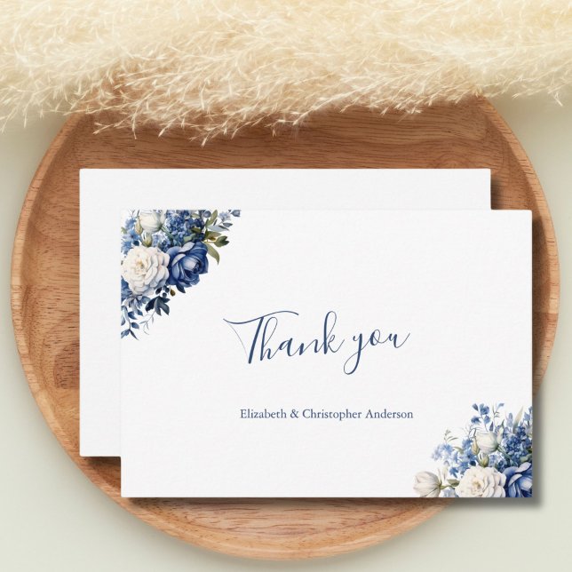 Carte De Remerciements Fête des mariées Mariage bleu blanc (Blue White Watercolor Floral Wedding Bridal Shower thank you cards. Flat, Personalize your names)