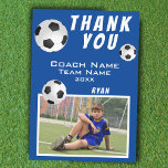 Carte De Remerciements Football Ball Blue Sports entraîneur<br><div class="desc">Football Football Ball Blue Sports Merci Carte d'entraîneur. Soccer merci carte d'entraîneur avec photo, merci texte, nom de l'entraîneur, nom de l'équipe, année, votre nom et balles de football. Carte de remerciements photo - ajoutez votre photo au modèle. Personnalisez la carte avec les noms et votre texte. Super carte de...</div>