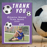 Carte De Remerciements Football Ball Purple Sports Coach<br><div class="desc">Football Ball Purple Sports Coach Carte de remerciements. Soccer merci carte d'entraîneur avec photo, merci texte, nom de l'entraîneur, nom de l'équipe, année, votre nom et balles de football. Carte de remerciements photo - ajoutez votre photo au modèle. Personnalisez la carte avec les noms et votre texte. Super carte de...</div>