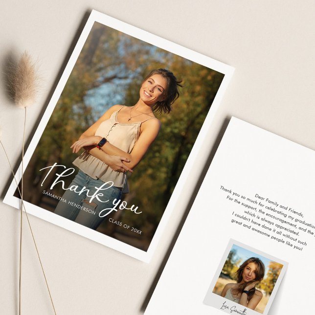 Carte De Remerciements Graduation Moderne Script 2025 Photos Grad (Créateur téléchargé)