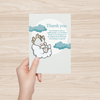 Carte De Remerciements Gris pastel bleu nuageux bébé dragon mignon endorm