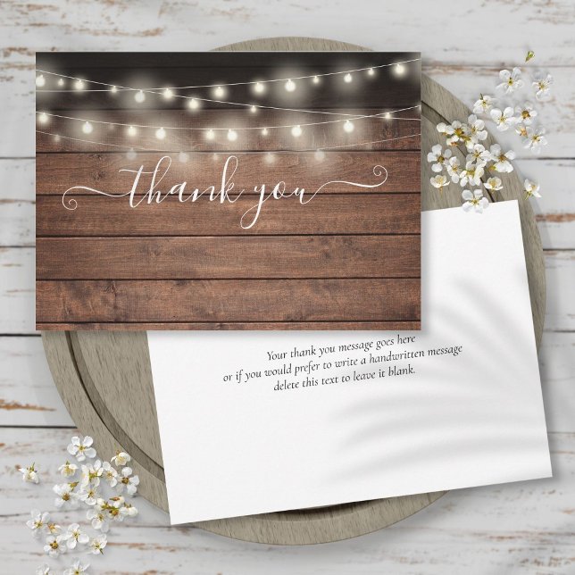 Carte De Remerciements Guirlande lumineuse Bois rustique Écriture élégant (String Lights Rustic Wood Elegant Script Thank You Card)