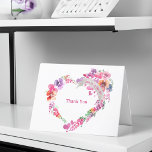 Carte De Remerciements Joli coeur floral<br><div class="desc">Joli carte de remerciements fleuri avec des fleurs aquarelles aérées dans des tons colorés de lilas rose orange et jaune. Les fleurs sont disposées en forme de coeur d'amour et la bannière est tapissée de "l'amour est dans l'air" en lettres manuscrites mignonnes. Un design sucré pour le printemps ou l'été...</div>