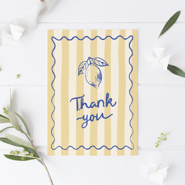 Carte De Remerciements La Dolce Vita Citrons Fête de Mariage Italienne (Bridal Shower Thank You card with yellow striped background, wavy border and lemon illustration)