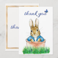 Lapin classique assis dans un pot de plante