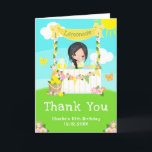 Carte De Remerciements Lemonade Stand Birthday Black Hair Girl<br><div class="desc">Cette carte de remerciements mignonne et capricieuse présente une coiffeuse noire à la peau claire sur un stand de limonade jaune décoré de fleurs et de bouts. Dans l'arrière - plan est un ciel bleu, soleil et papillons. Le texte combine les polices décoratives et sans serif pour un look élégant...</div>