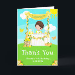 Carte De Remerciements Lemonade Stand Birthday Brown Hair Boy<br><div class="desc">Cette carte de remerciements mignonne et capricieuse présente un fils à cheveux brun à peau claire sur un stand de limonade jaune qui est décoré de fleurs et de bottes. Dans l'arrière - plan est un ciel bleu, soleil et papillons. Le texte combine les polices décoratives et sans serif pour...</div>