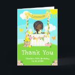Carte De Remerciements Lemonade Stand Birthday Dark Skin Girl<br><div class="desc">Cette carte de remerciements mignonne et capricieuse présente une fille aux cheveux noirs à la peau foncée sur un stand de limonade jaune qui est décoré de fleurs et de bottes. Dans l'arrière - plan est un ciel bleu, soleil et papillons. Le texte combine les polices décoratives et sans serif...</div>