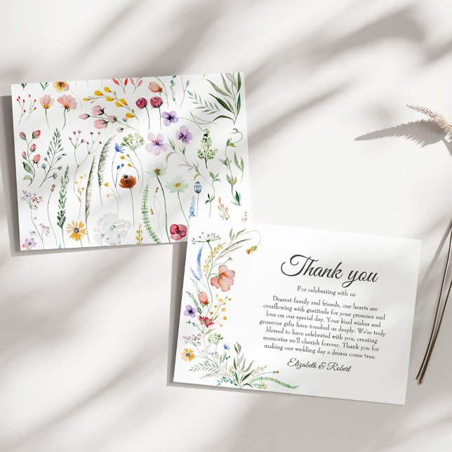 Carte De Remerciements Mariage de Meadow Fleur sauvage de Bohême (Bohemian Wildflower Meadow Wedding Thank You Card on a sunny white table.)