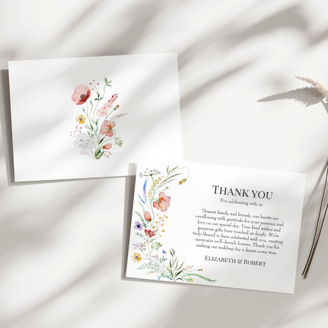Carte De Remerciements Mariage de pré-Fleur sauvage Boho (Boho Wildflower Meadow Wedding Thank You Card on a sunny white table.)