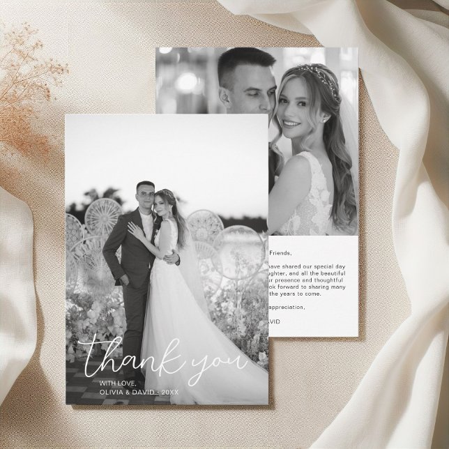Carte De Remerciements Mariage de script noir et blanc moderne 2 photos (Modern Black and White Script Wedding 2 Photos Thank You Card)