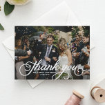 Carte De Remerciements Mariage photo de script rustique féminin blanc<br><div class="desc">Célébrez votre journée spéciale avec notre magnifique carte de remerciements photo mariage personnalisable, conçu pour refléter le charme de votre mariage rustique. Il dispose d'une superposition de photo de script rustique. Personnalisez en ajoutant vos photos mariages préférées, vos noms, vos dates et vos messages de remerciement. Ce carte de remerciements...</div>